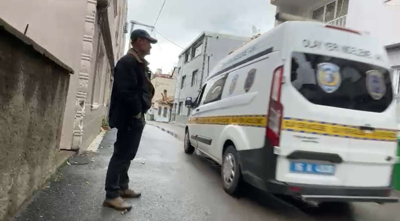 Emekli polis memuru eşini öldüren kadın, 15 parçaya ayırmış 4